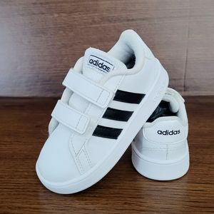 Adidas Grand Court Sneakers
